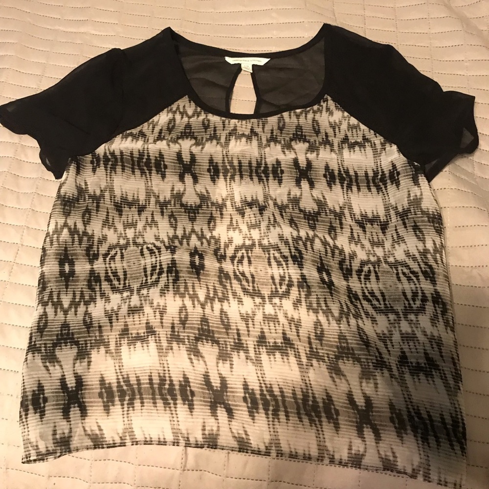 American eagle outfitters black and white T-shirt